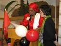 Ein Bild, das Person, Kleidung, Ballon, Im Haus enthlt.

KI-generierte Inhalte knnen fehlerhaft sein.