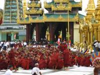 Bild:2007 Myanmar protests.jpg