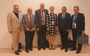 Ist möglicherweise ein Bild von 6 Personen