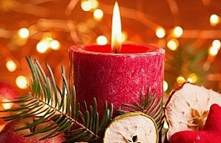 Ein Bild, das Weihnachten, Weihnachtsbaum, Ornament, Weihnachtsdekoration enthält.
Automatisch generierte Beschreibung