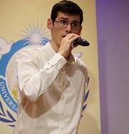 Ist m�glicherweise ein Bild von eine oder mehrere Personen, Klarinette, Oboe, Fl�te und Text �UNIVERSA VIVER TUD�