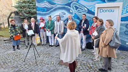 Ist m�glicherweise ein Bild von eine oder mehrere Personen und Text