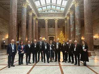 Ist möglicherweise ein Bild von 12 Personen