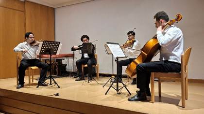Ist m�glicherweise ein Bild von Oboe, Klarinette und Violine