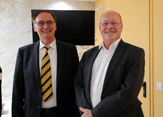 Ist mglicherweise ein Bild von 2 Personen