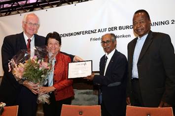 Ist mglicherweise ein Bild von 4 Personen und Personen, die stehen