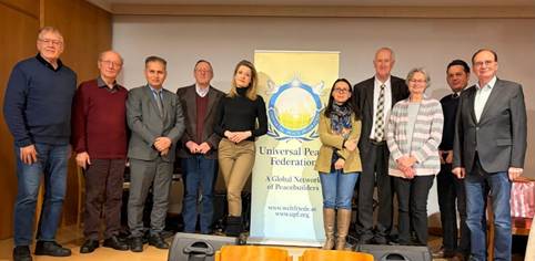 Ein Bild, das Kleidung, Person, Anzug, Im Haus enthält.
KI-generierte Inhalte können fehlerhaft sein.