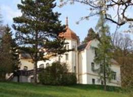 Haupthaus mit Turm