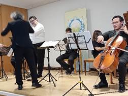 Ist mglicherweise ein Bild von 4 Personen, Violine, Klarinette und Oboe